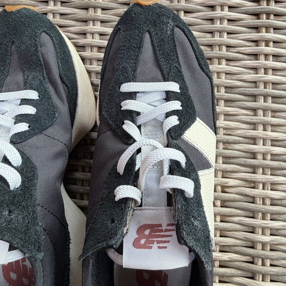 New Balance 327! Like NEW!!!! - Picture 12 of 16